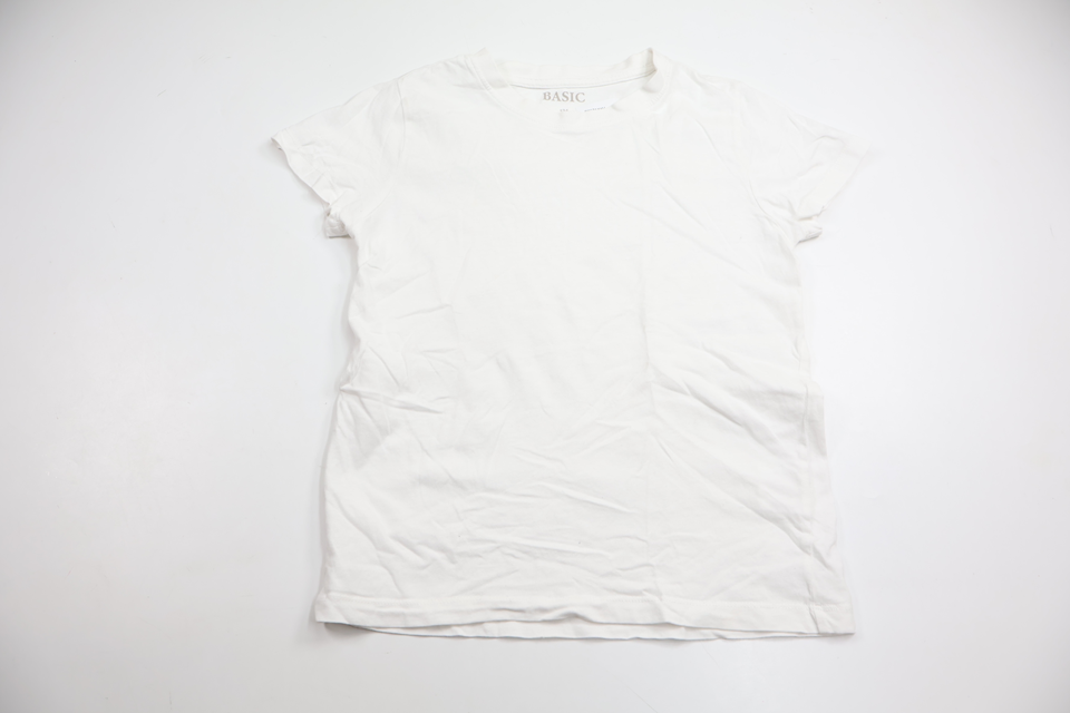 T-shirt från Basic U - Storlek 134/40 - Vit