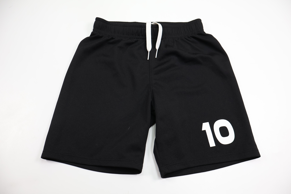 Fotbollsshorts från H&M - Storlek 122/128 - Svart