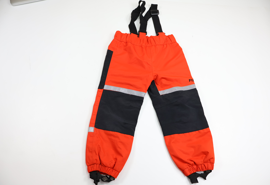 Skalbyxor med hängslen från FIX by Lindex - Storlek 104 - Röd
