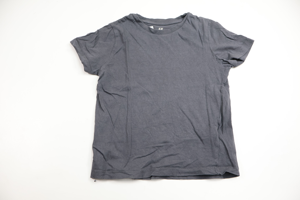 T-shirt från H&M - Storlek 110/116 - Grå