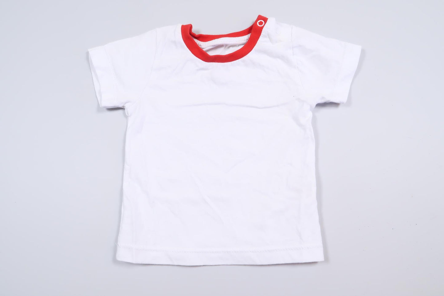 White short-sleeved shirt in size 62/68