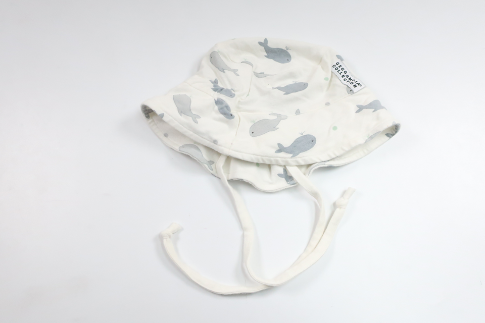 Soft sun hat with whales from Geggamoja - Size 62/68 - White
