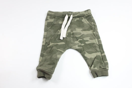 Military patterned trousers from Kappahl - Size 62 - Green