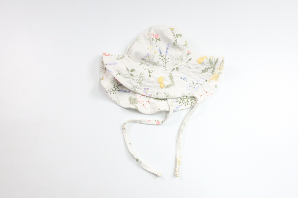 Floral sun hat from Lindex - Size 40/42 - White