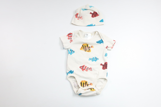 Bodysuit with fish and matching hat from H&amp;M - Size 56 - White