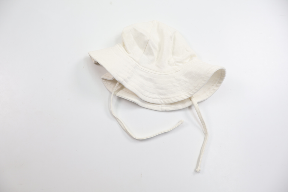 Solhatt från Lindex - Storlek 40/42 - Benvit