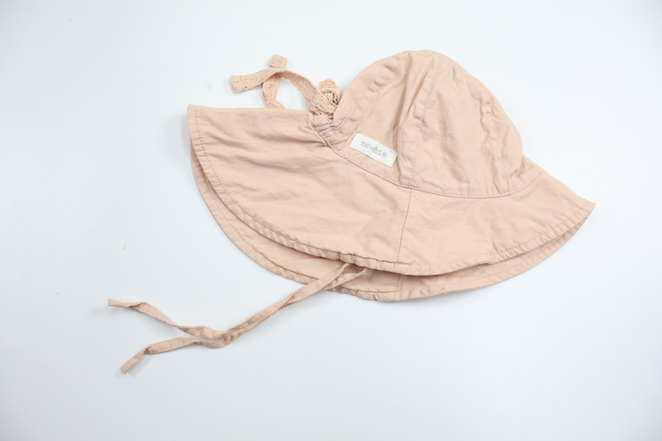Solhatt från Newbie - Storlek 44/46 - Rosa