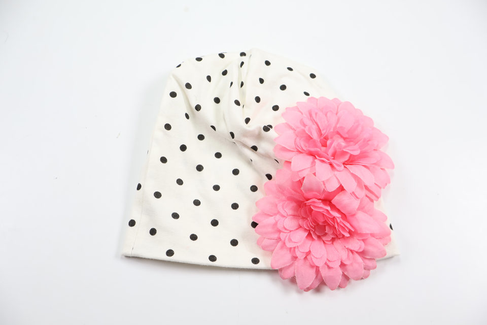Spotted bobble hat with flowers from Unknown - Size 86/92 - White