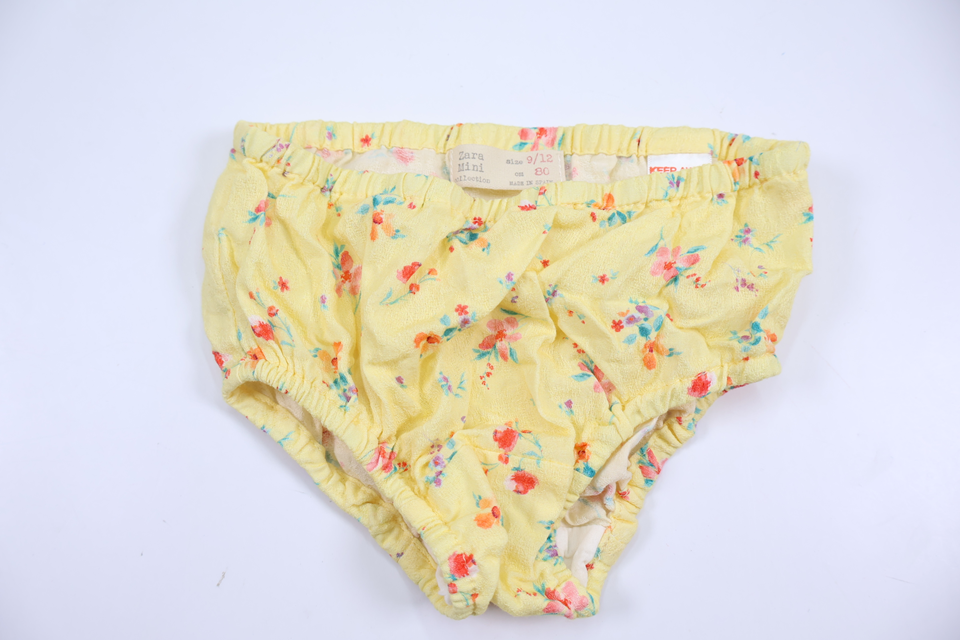 Diaper shorts from Zara - Size 74 - Yellow