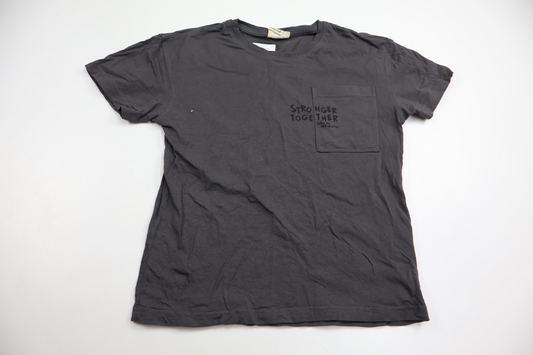 T-shirt från SRNHLT - Storlek 122/128 - Grå