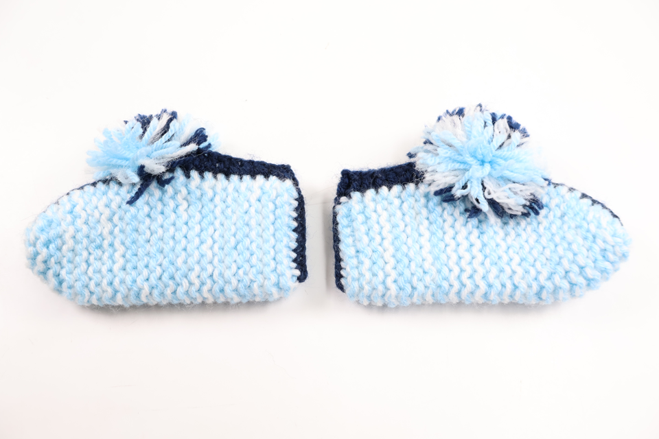 Knitted booties from Hemstickat - Size 74/80 - Blue