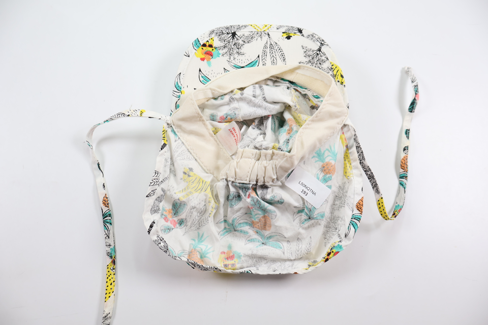 Cap with back protection from Lindex - Size 42/44 - White