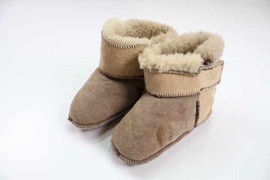 Real sheepskin and wool slippers from Shepherd - Size 74/80 - Beige