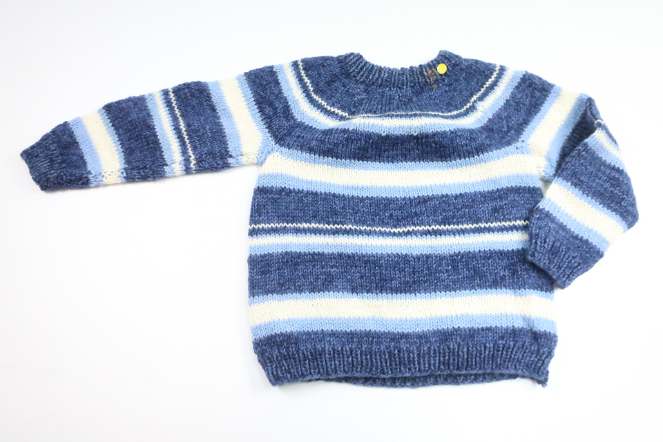 Knitted sweater from Hemstickat - Size 110/116 - Blue