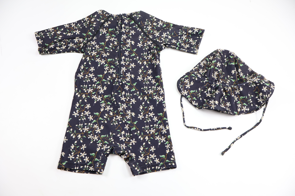 UV suit with matching UV hat from Mini A Ture - Size 74/80 - Navy blue