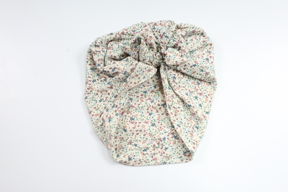 Floral turban hat with bow from Konges Slöjd - Size 46/48 - Off-white