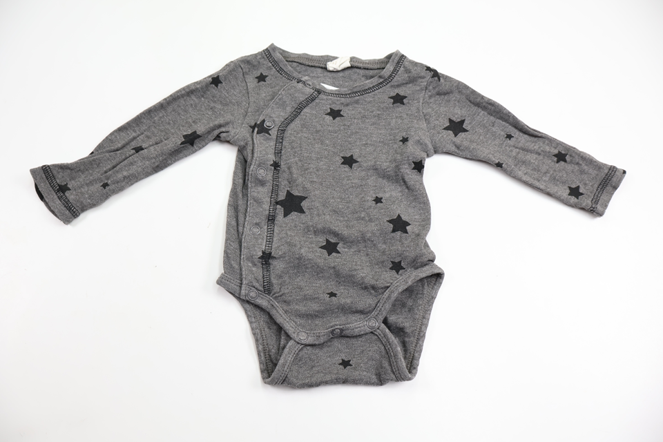 Body med stjärnor från H&M - Storlek 62 - Grå