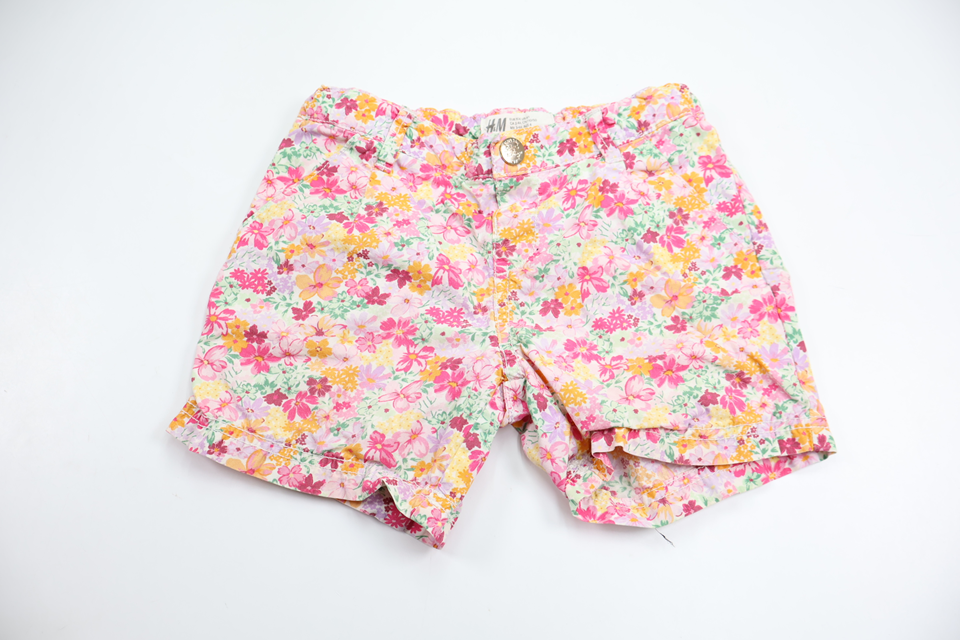 Blommiga shorts från H&M - Storlek 104 - Multi