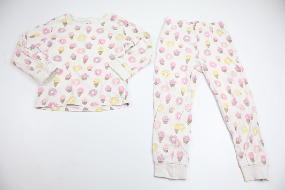 Tvådelad pyjamas från Okänt - Storlek 98/104 - Vit