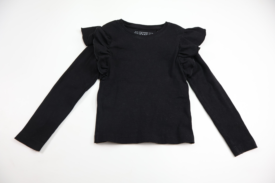 Ribbad tröja med volang från My Wear Young - Storlek 110/116 - Svart