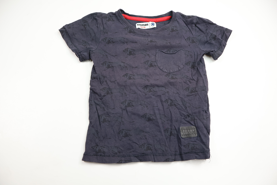 T-shirt från Attitude - Storlek 110/116 - Marinblå