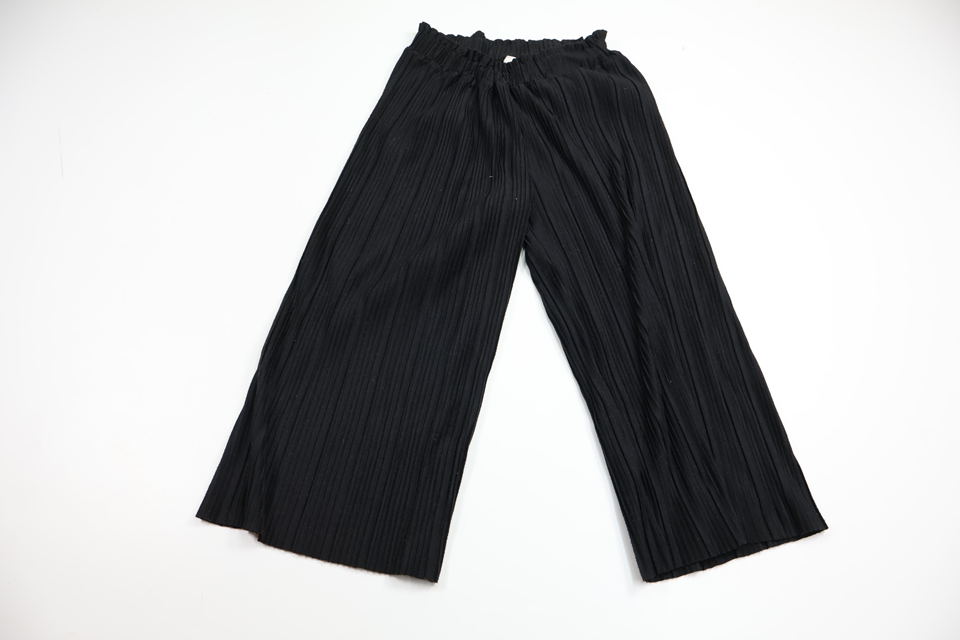 Utsvängda byxor från Kappahl - Storlek 110/116 - Svart