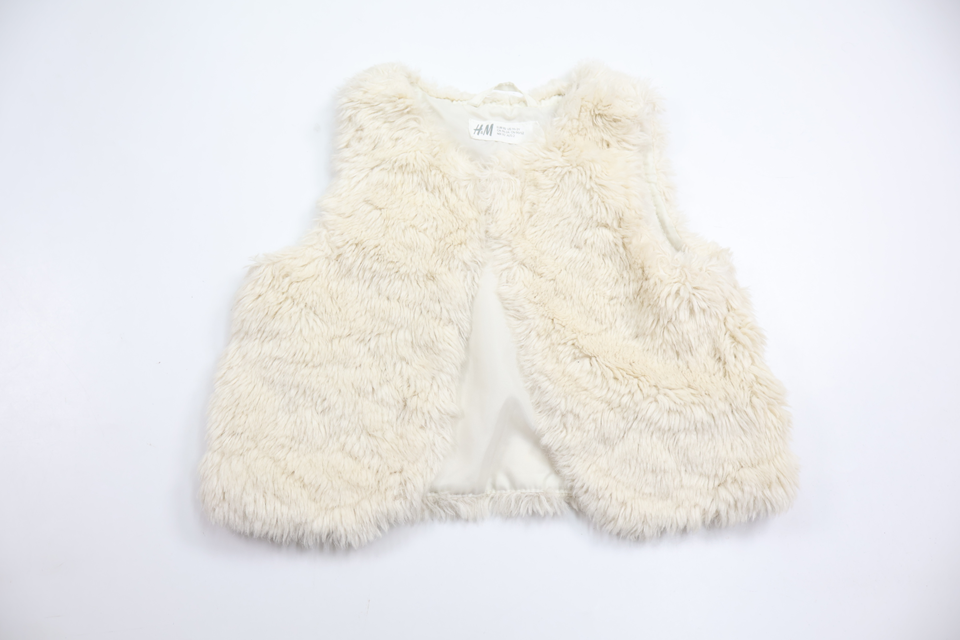 Väst i fuskpäls från H&M - Storlek 92 - Benvit