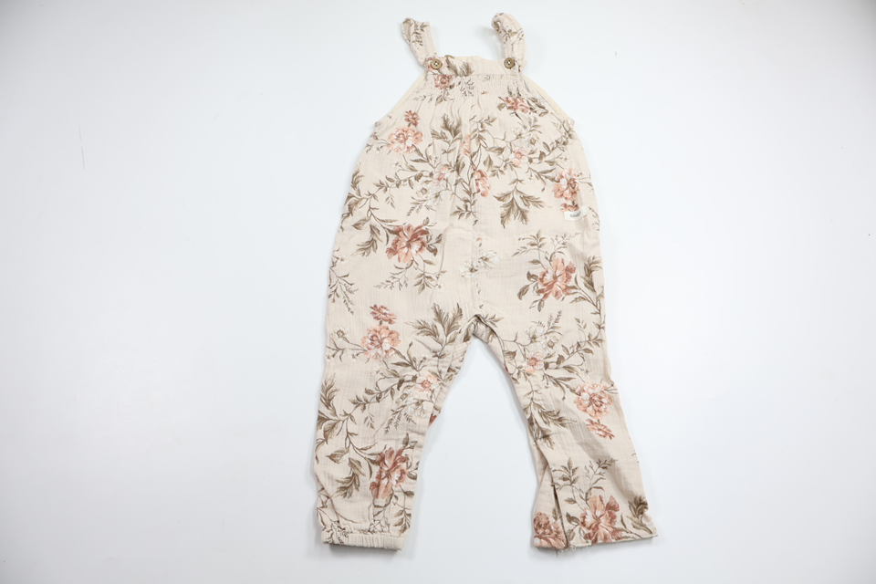 Blommig jumpsuit från Newbie - Storlek 86 - Benvit