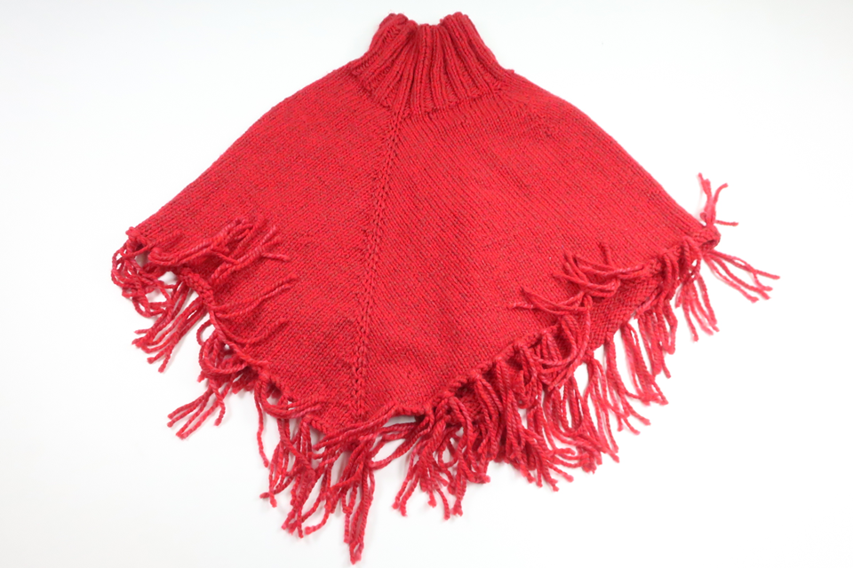 Knitted poncho from Hemstickat - Size 116/122 - Red
