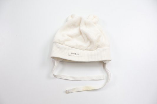 Mössa i fleece från Newbie - Storlek 50/56 - Benvit