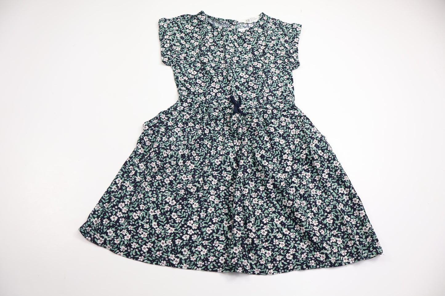 Blommig klänning från H&M - Storlek 110 - Marinblå